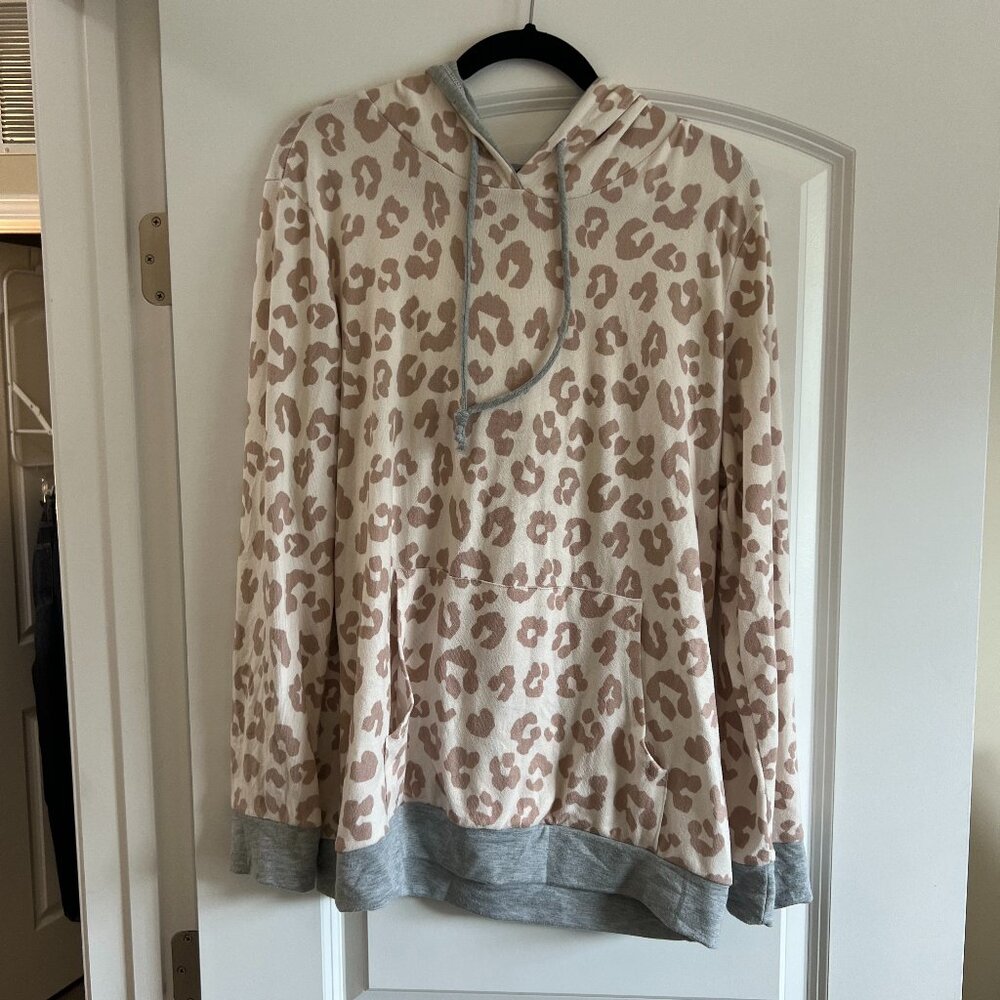 Cheetah hoodie, tan/grey accents